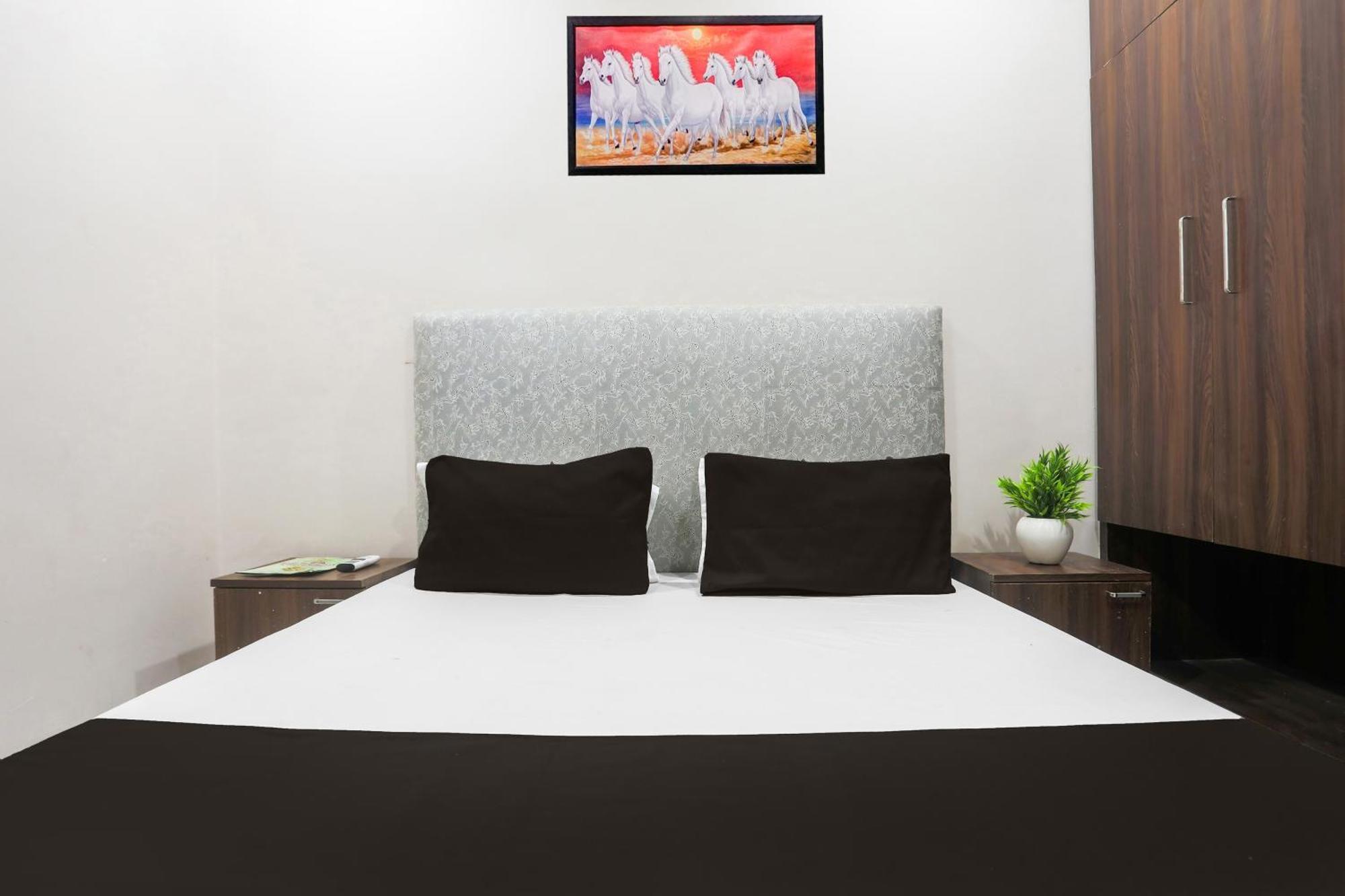 Hotel O S Grand Allāhābād Junction 外观 照片